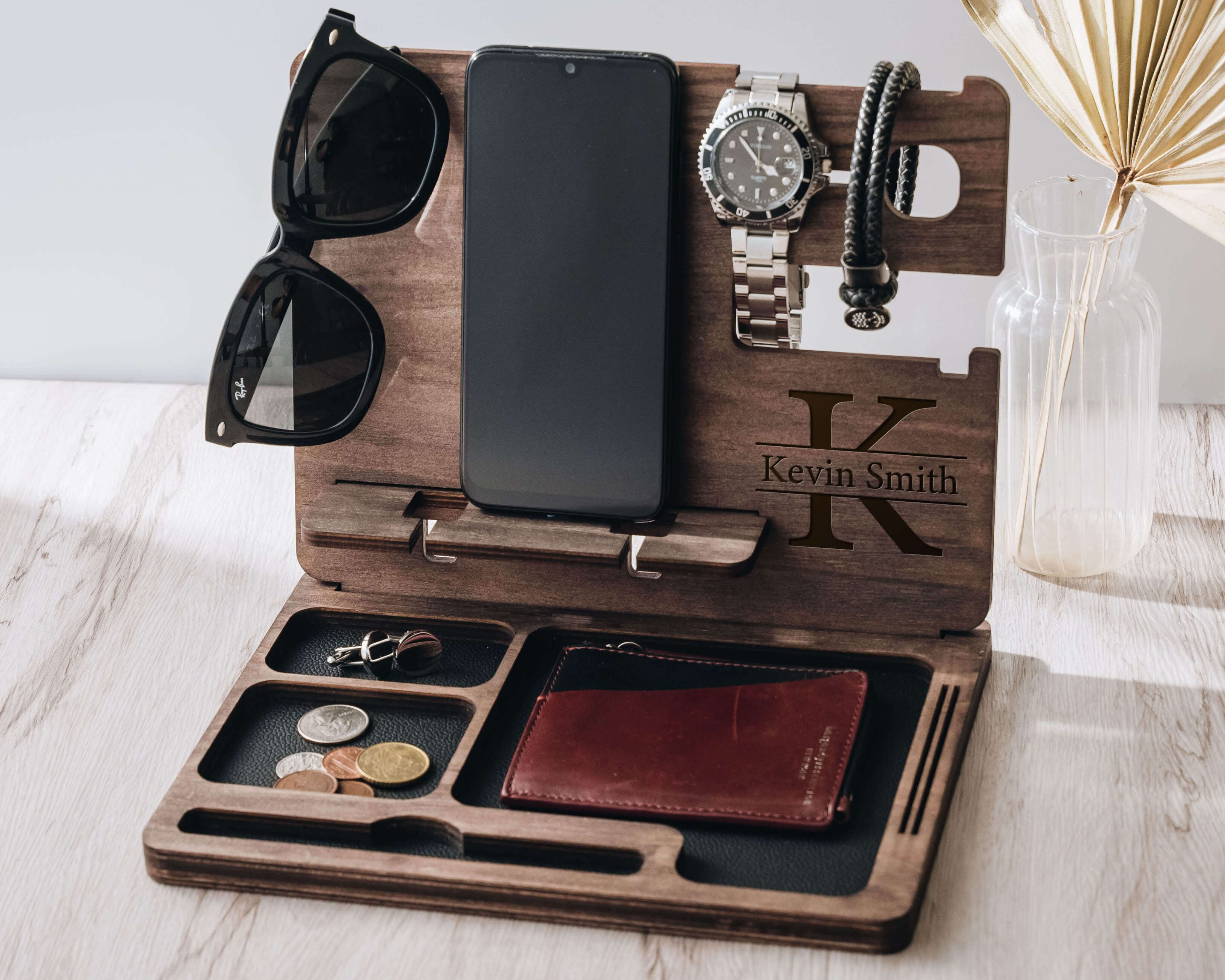 Personalized Docking Station with custom design, initials and name, perfect gift for men, dad and husband.